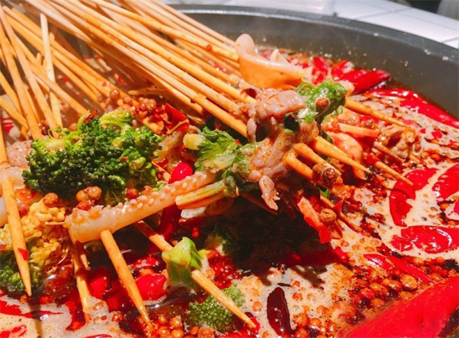 周俊串串香加盟