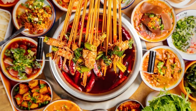 签阿婆串串香加盟