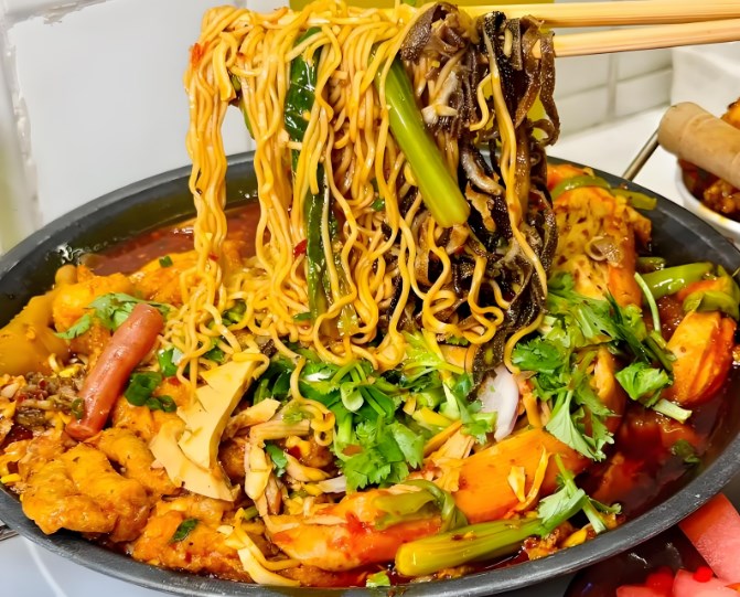 巷子外麻辣烫工厂加盟