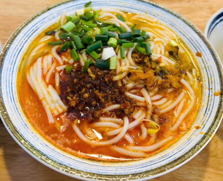 乔小悦云南水瓢小锅米线