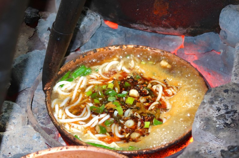 乔小悦云南水瓢小锅米线