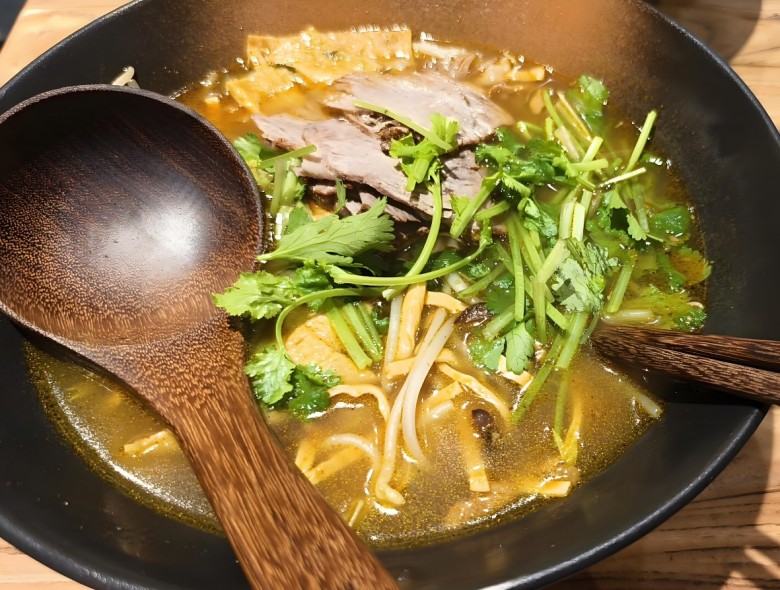 云梢雀云南小锅米线加盟