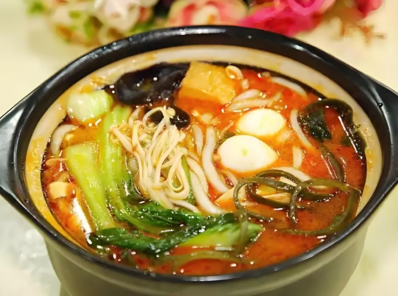 施大厨菌汤鲜花过桥米线