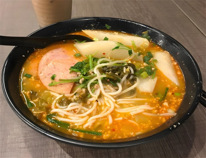 踏香来过桥米线