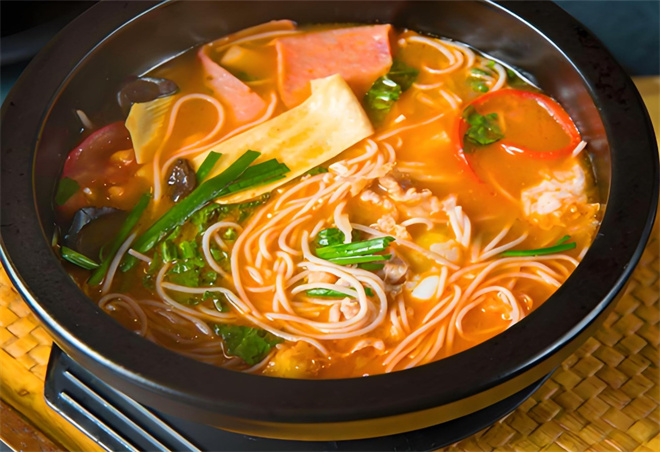 尤先生过桥米线