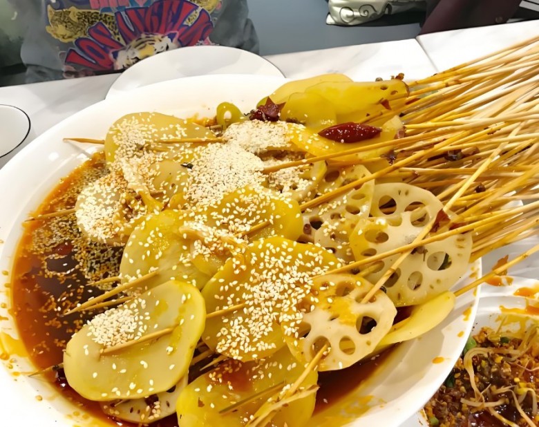 初岸精致串串香火锅加盟