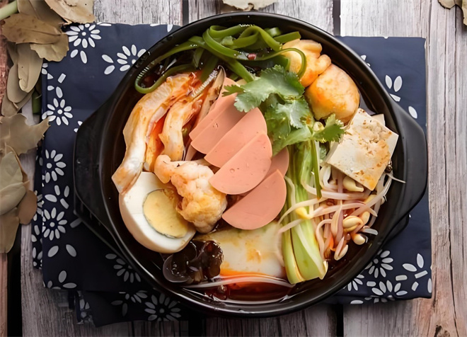 王小灶砂锅麻辣烫加盟