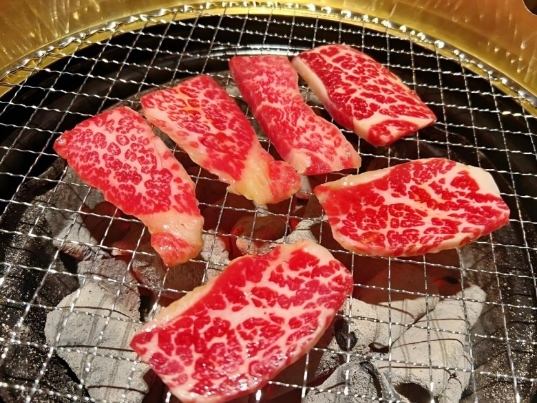 金三泰超级黑猪烤肉加盟