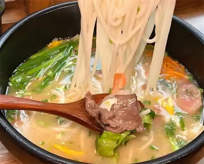 雲(yún)之肴過橋米線加盟