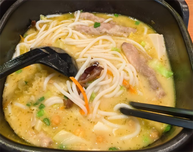 爱上锋味过桥米线加盟