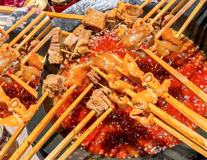 柿子树下串串香 柿子树下串串香