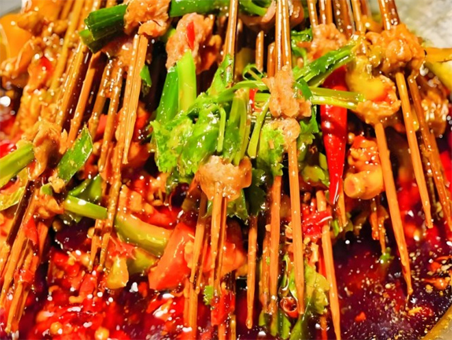 小洋婆串串香火锅加盟