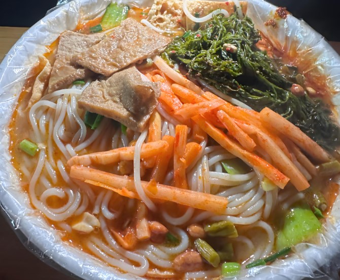 嗦一口螺蛳粉火锅