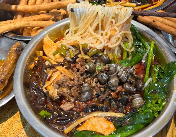 嗦一口螺蛳粉火锅加盟