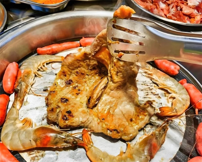 小马扎地摊烤肉