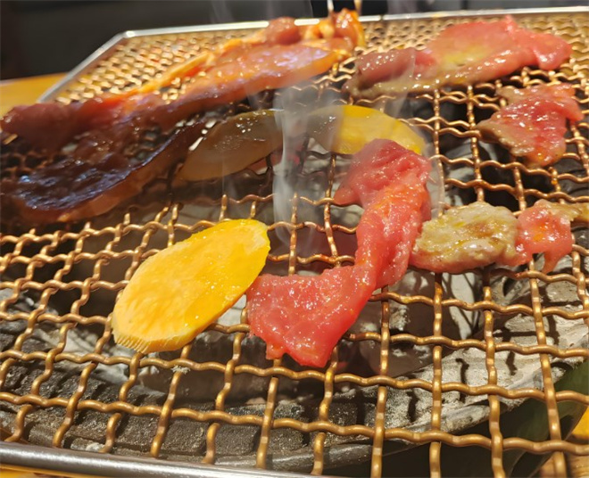 集合燥肉炭火烤肉加盟