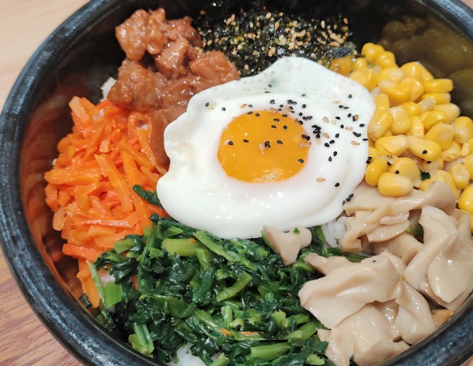 食有石趣石锅拌饭加盟