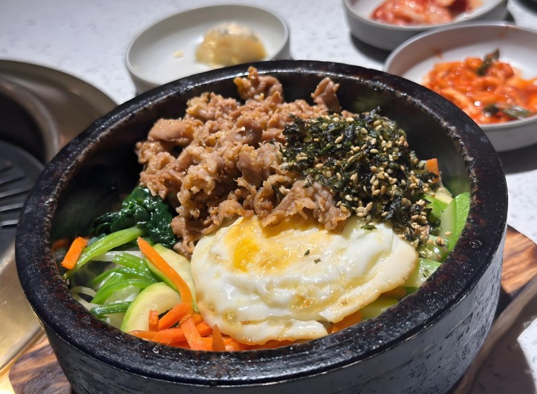 食有石趣石锅拌饭加盟