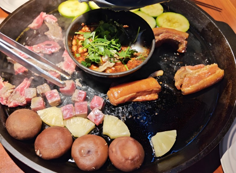 山蛮子贵州烙锅烤肉加盟