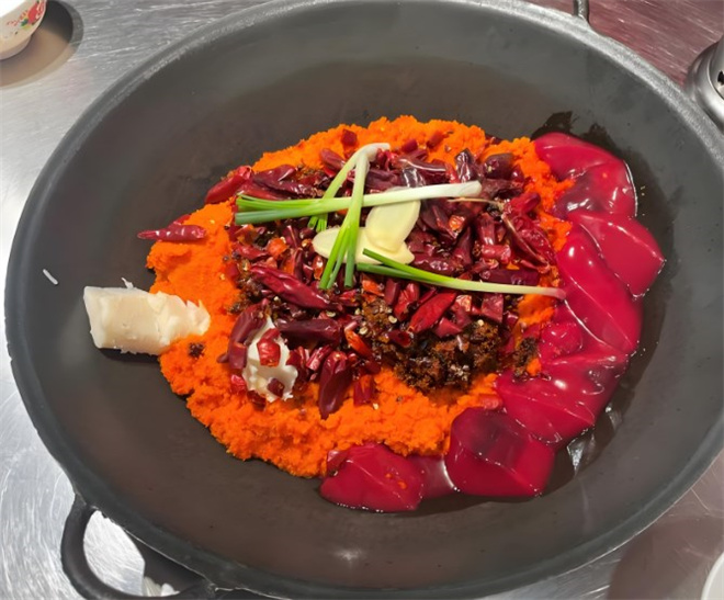 香辣麻三狠老火锅