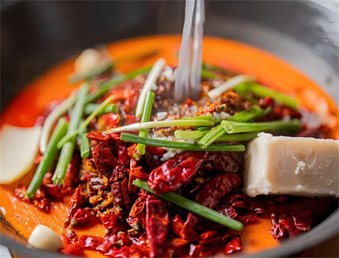 香辣麻三狠老火锅加盟