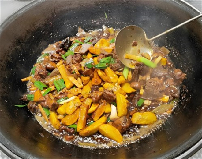 杨八妹柴火鸡加盟