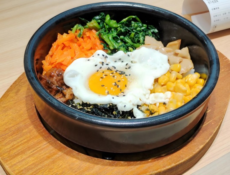 釜槿緣石鍋拌飯