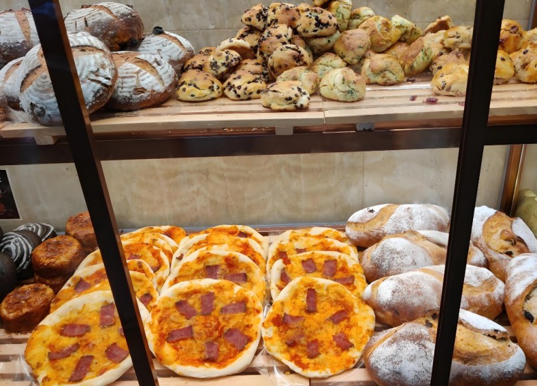 合和圆缘面包蛋糕