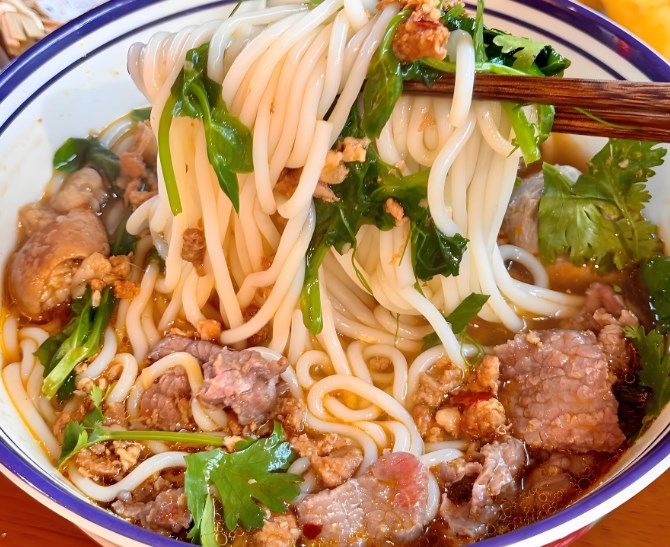 云阿蛮生烫牛肉米线加盟