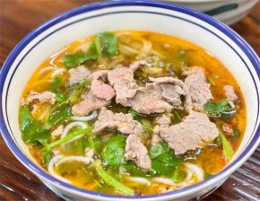 云阿蠻生燙牛肉米線