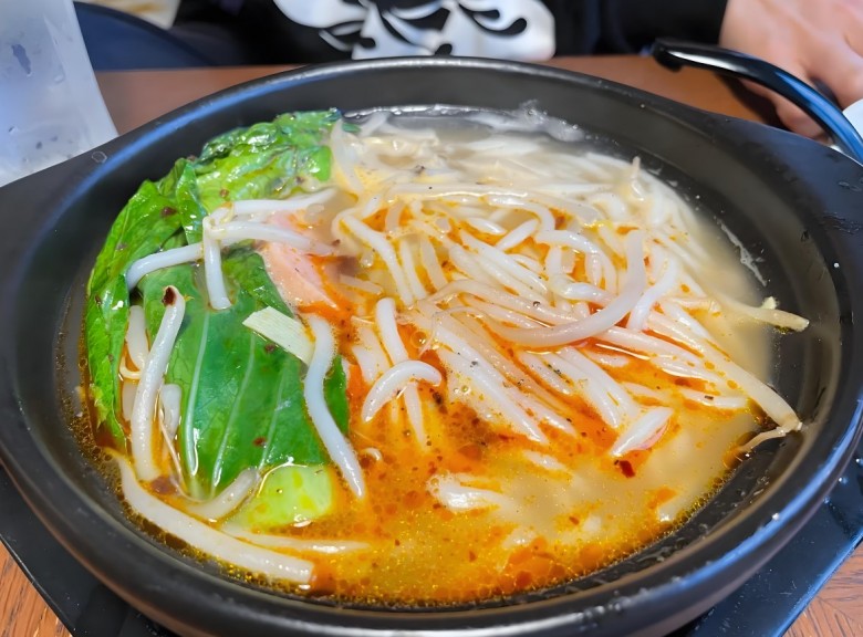 瑶家妹子过桥米线