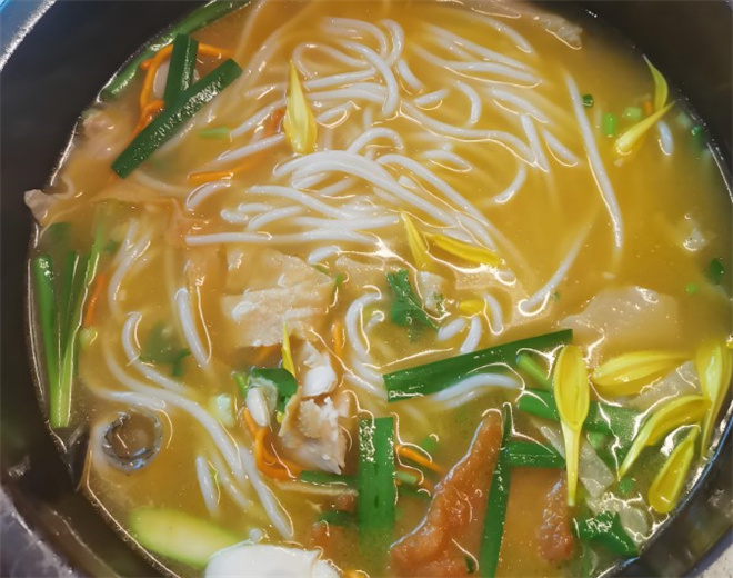 七彩云馆过桥米线