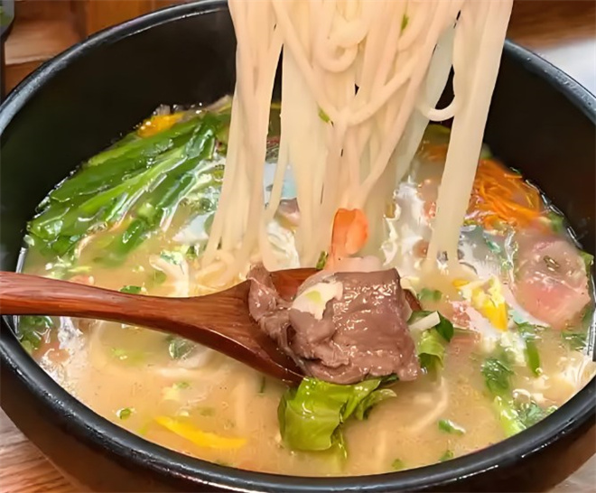 七彩云馆过桥米线加盟