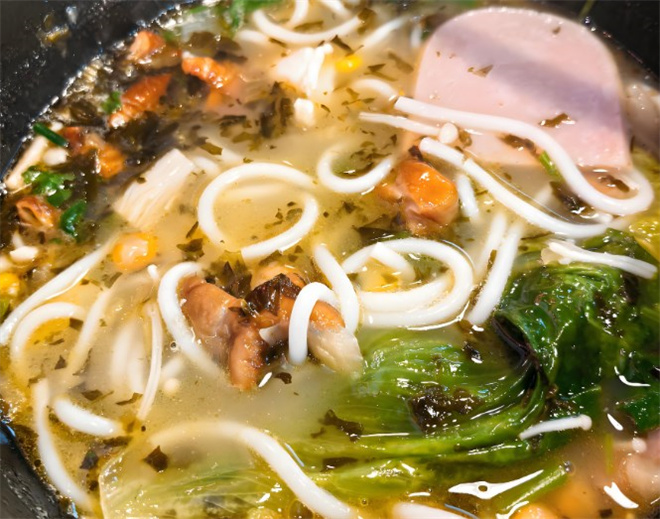 七彩云馆过桥米线