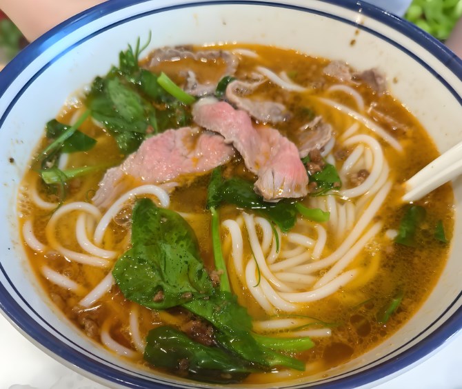 高大山生烫牛肉米线加盟