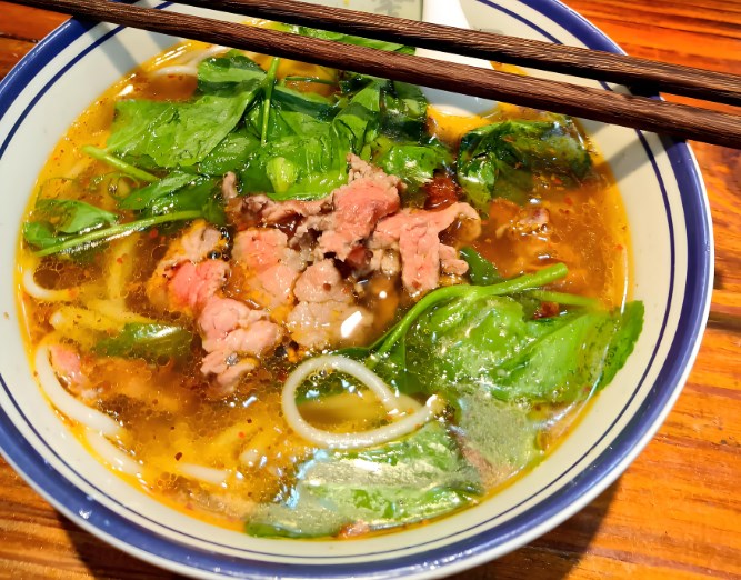 高大山生烫牛肉米线