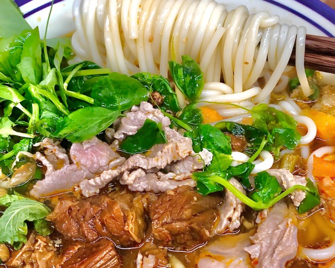 孙教头生烫牛肉米线