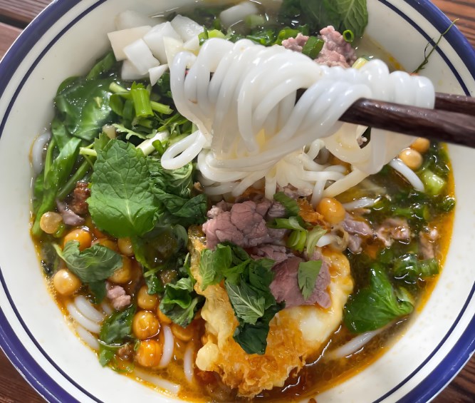 高大山生烫牛肉米线