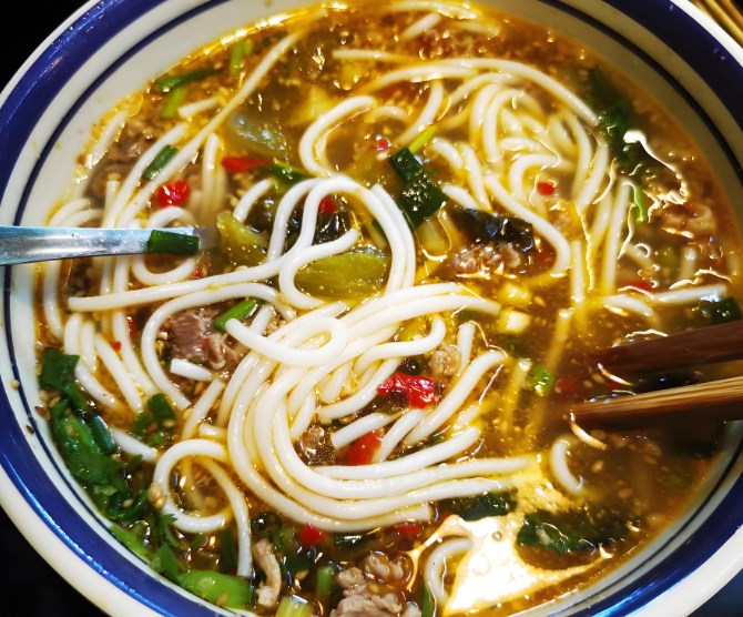 高大山生烫牛肉米线