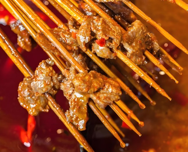 吃三家麻辣小牛肉串串香加盟