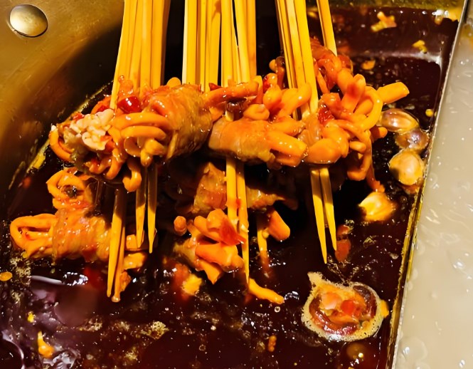 吃三家麻辣小牛肉串串香加盟