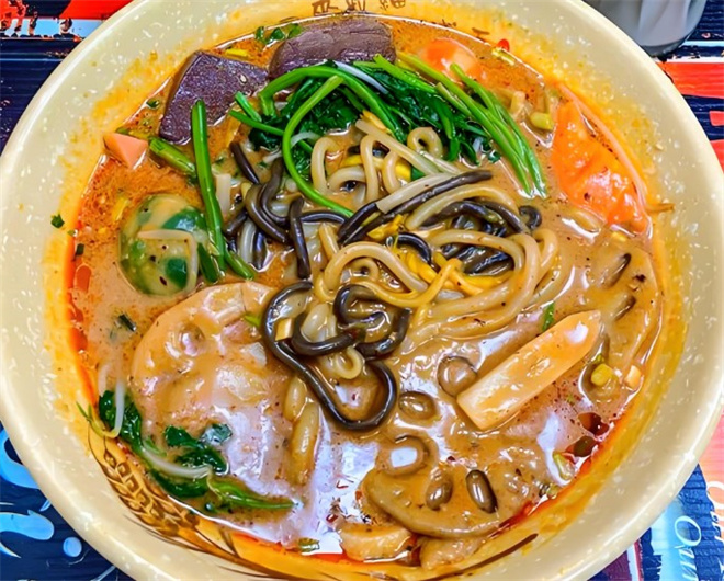 杉秋舍黏糊麻辣烫加盟