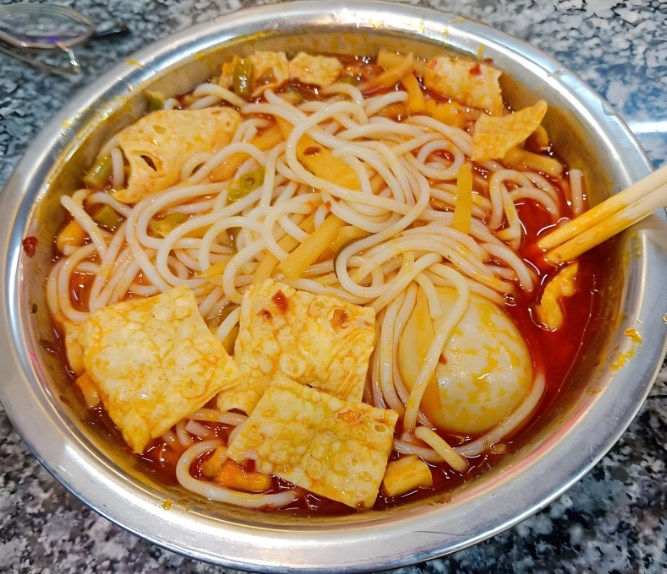 点螺嫂传统柳州螺蛳粉