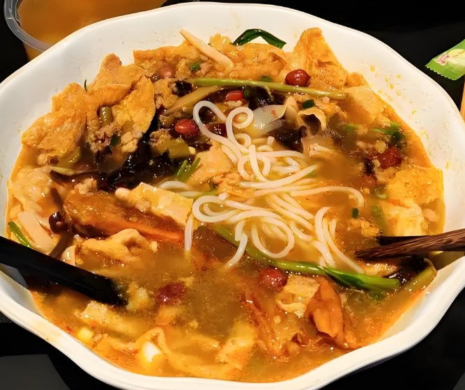 龙贵哥现熬鸡汤螺蛳粉加盟