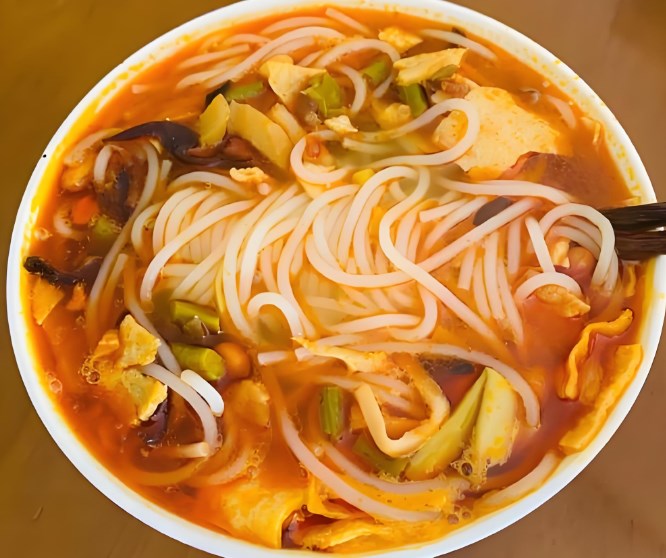 龙贵哥现熬鸡汤螺蛳粉加盟