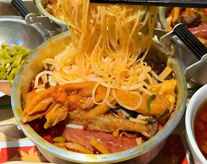 龙贵哥现熬鸡汤螺蛳粉加盟