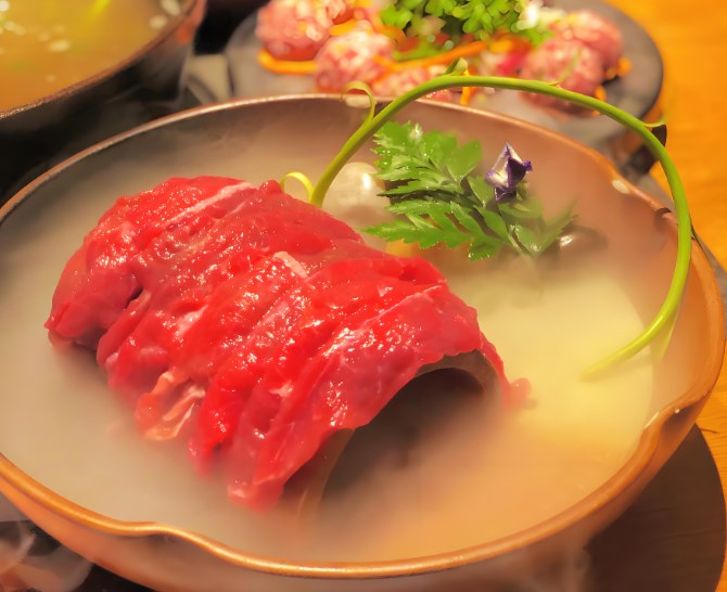 唐小鲜和牛海鲜火锅