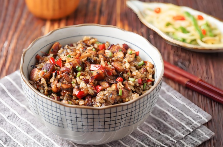 米饱饱港式铁板炒饭加盟