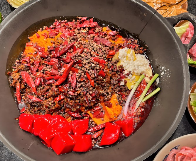 山慢慢蹺腳牛肉火鍋