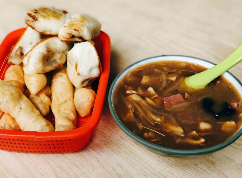 鹿亚平胡辣汤加盟